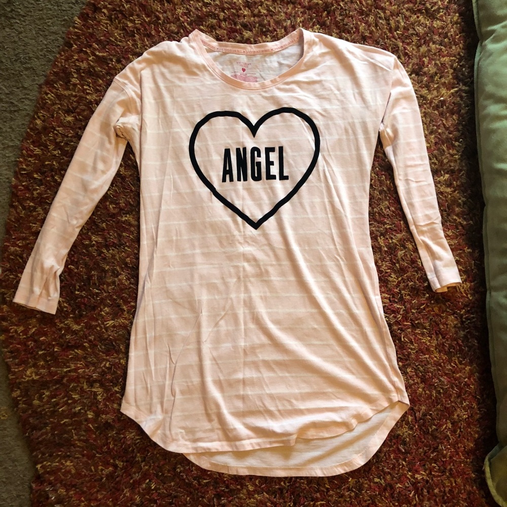 Victoria’s secret sleeping shirt 👚